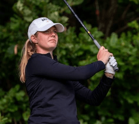 Silje Torvund Ohma følger ballen etter et utslag